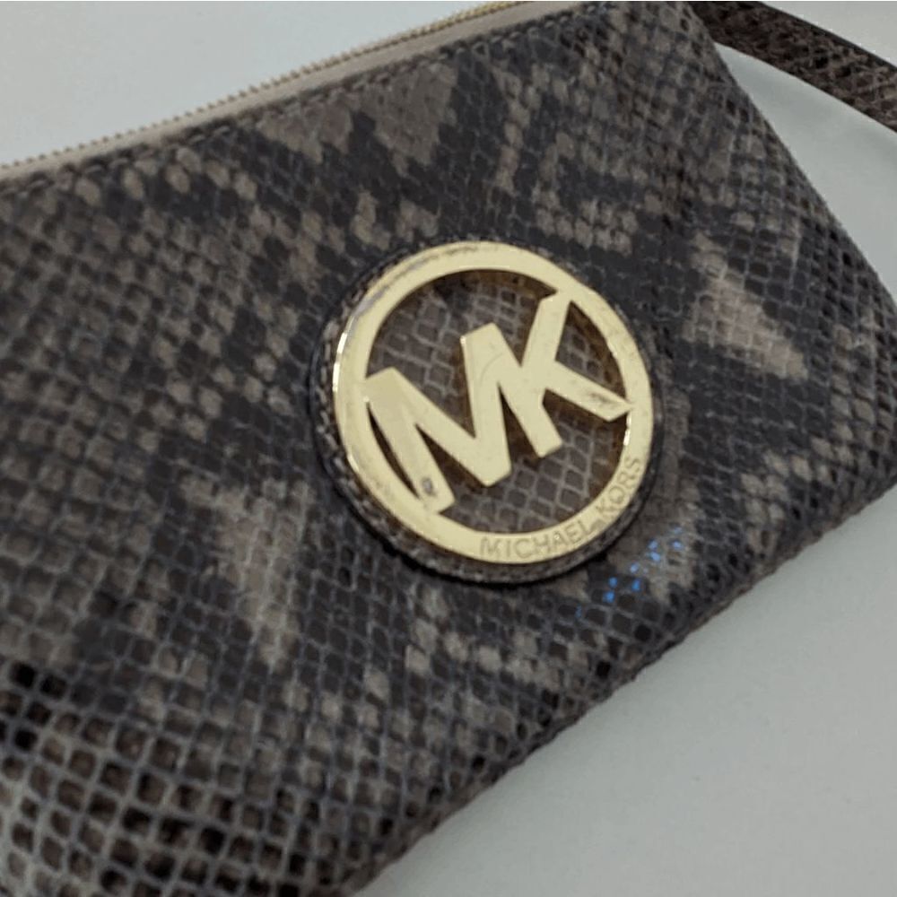 Michael Kors Wristlet Snake Skin Gold Emblem Zip Closure MK Bag 5" x 3" Animal - Picture 2 of 6